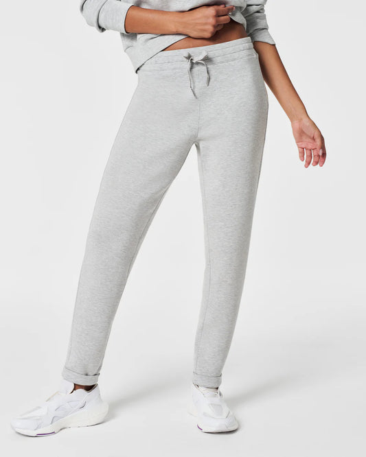 AIRESSENTIALS TAPERED SWEAT PANT