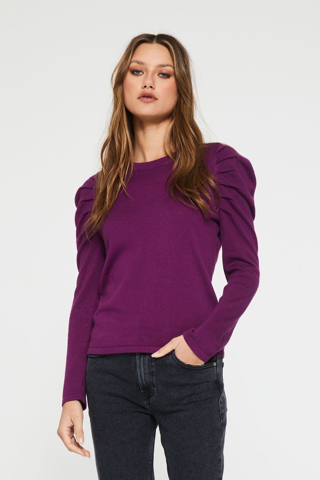 THE OLIVE SWEATER IN MAGENTA